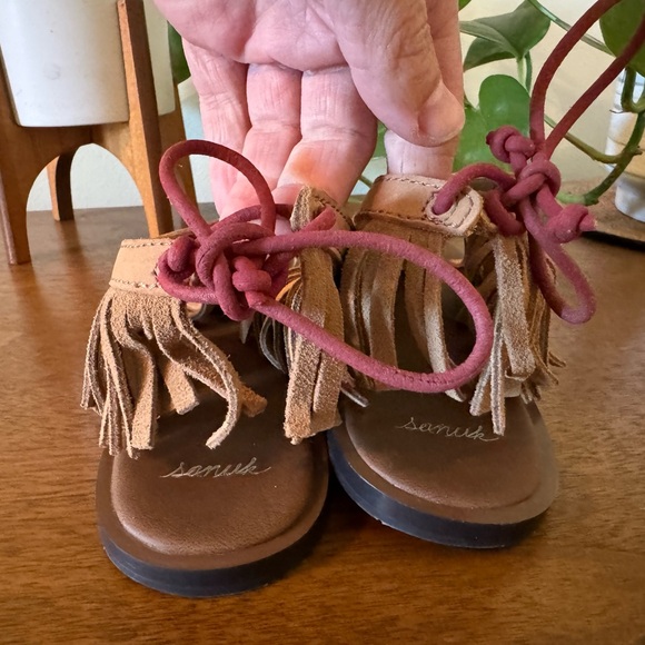 Sanuk sandals - Picture 6 of 7